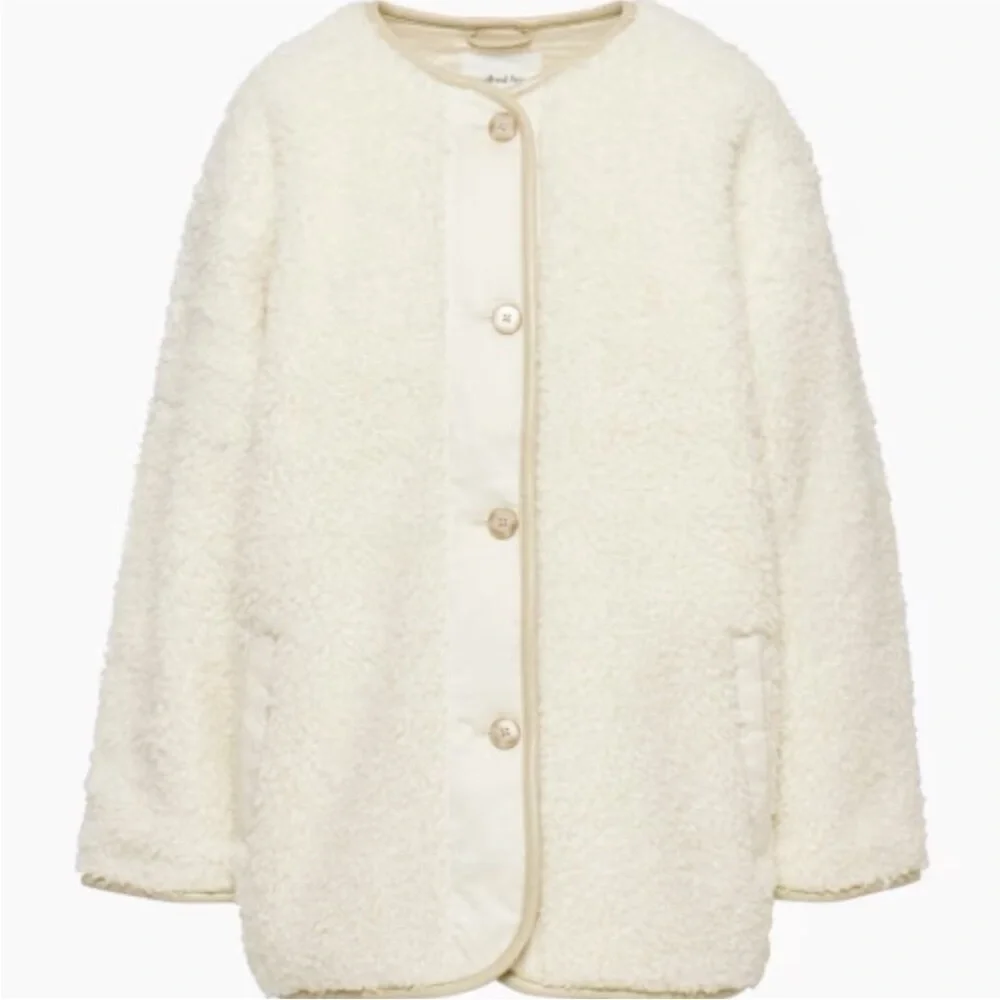 Aritzia Wilfred One Jacket River Sherpa Button Down in Birch White - Picture 2 of 6